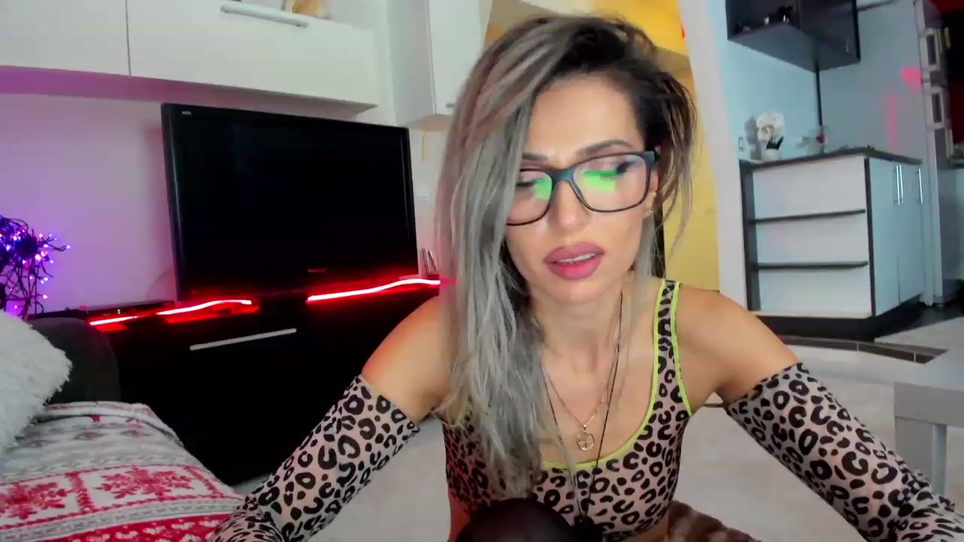 Gallery image thumbnail from SmileyTinaa's myfreecams stream on, 02/08/2024, 02:22 image 3 of 20