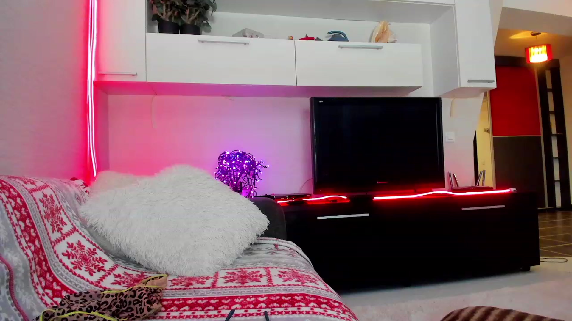 Gallery image thumbnail from SmileyTinaa's myfreecams stream on, 02/08/2024, 03:34 image 13 of 20