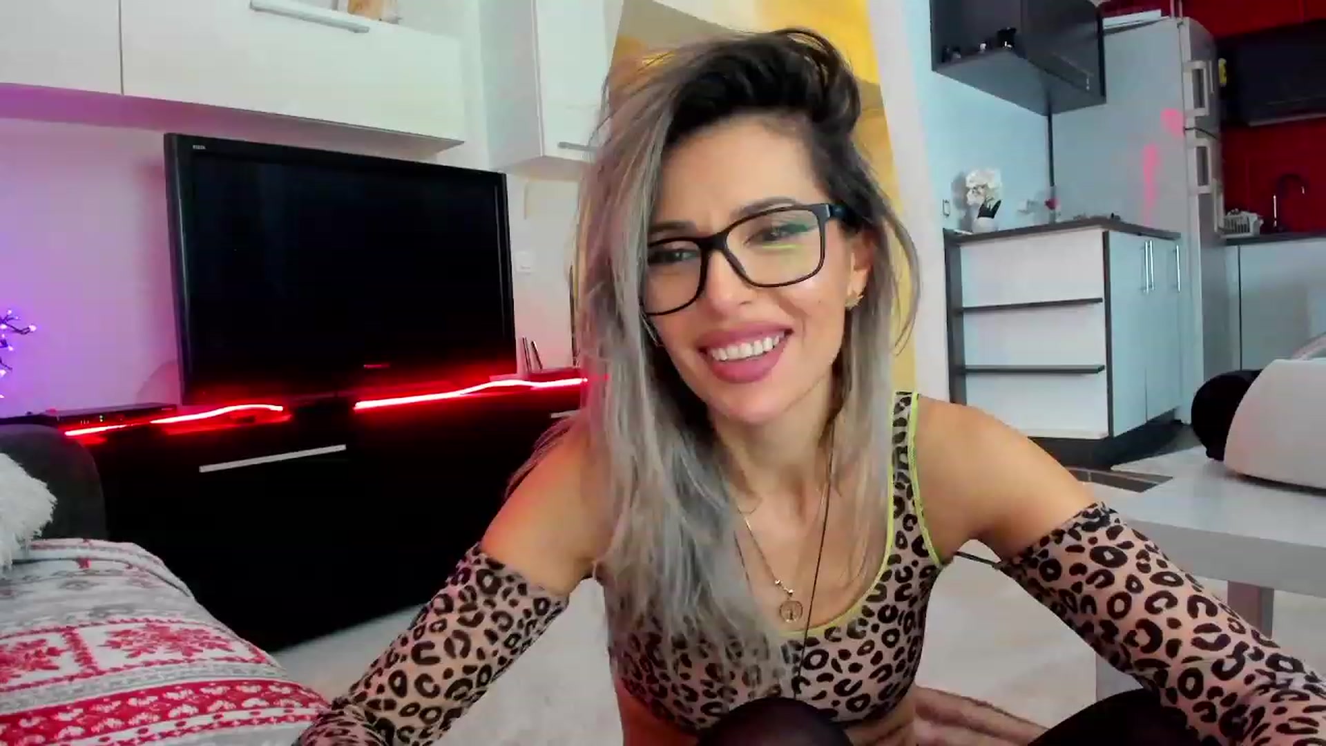 Gallery image thumbnail from SmileyTinaa's myfreecams stream on, 02/08/2024, 05:06 image 11 of 20