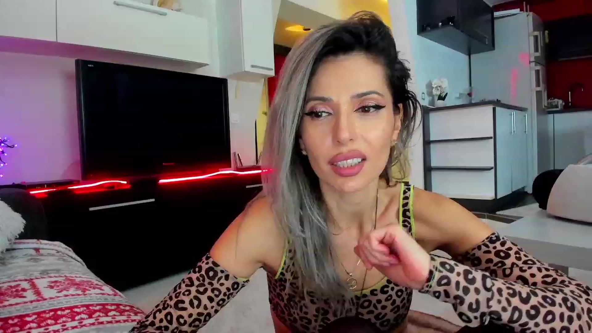 Gallery image thumbnail from SmileyTinaa's myfreecams stream on, 02/08/2024, 05:06 image 13 of 20