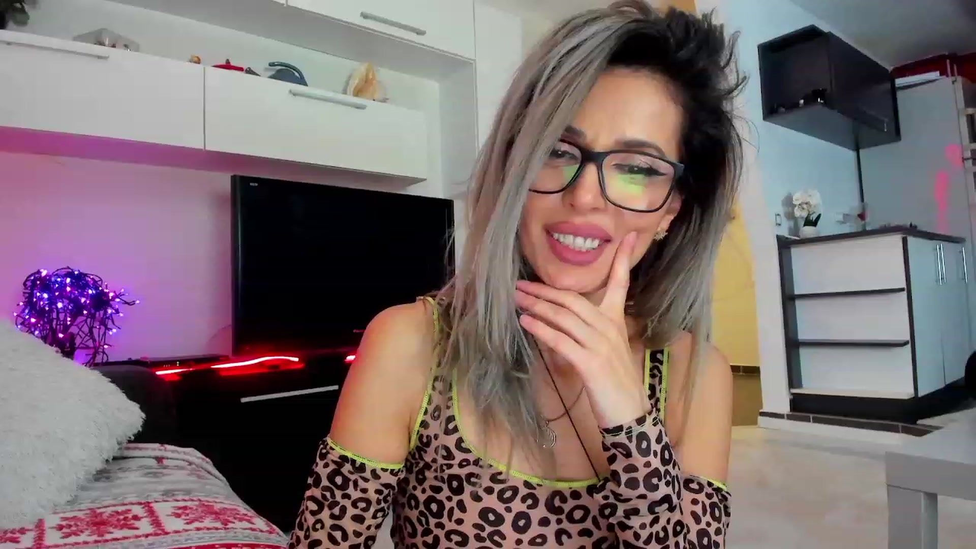 Gallery image thumbnail from SmileyTinaa's myfreecams stream on, 02/08/2024, 05:06 image 7 of 20