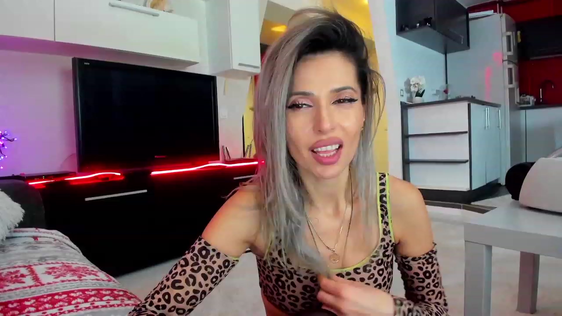 Gallery image thumbnail from SmileyTinaa's myfreecams stream on, 02/08/2024, 05:06 image 15 of 20