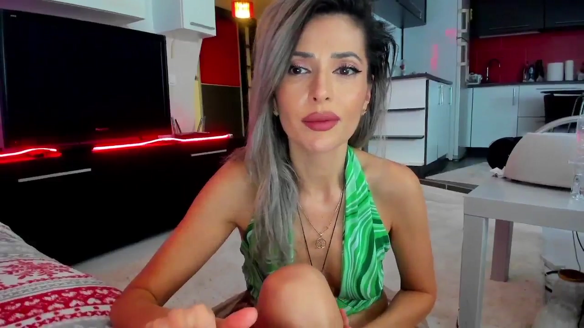 Gallery image thumbnail from SmileyTinaa's myfreecams stream on, 02/09/2024, 01:02 image 12 of 20