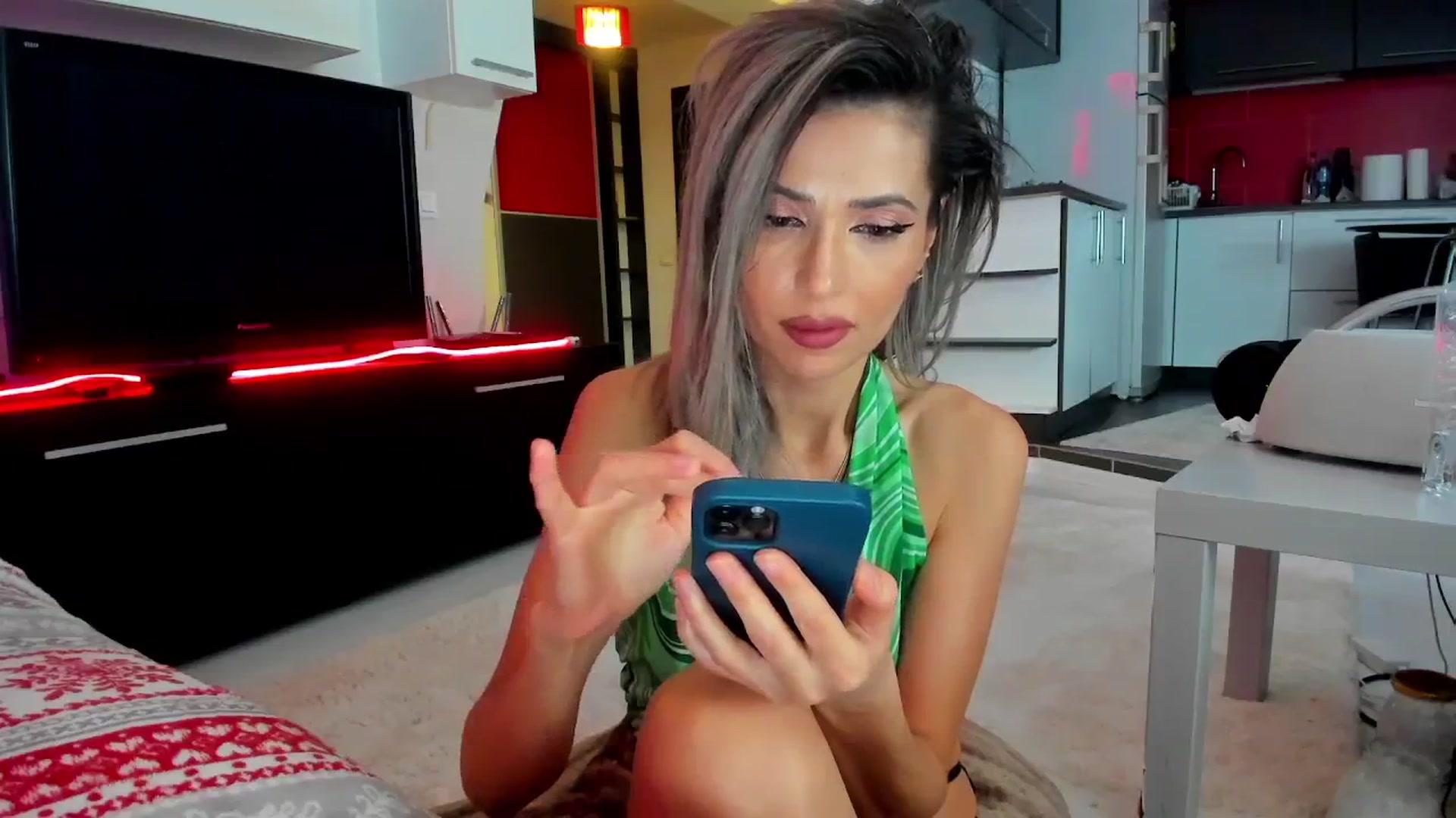 Gallery image thumbnail from SmileyTinaa's myfreecams stream on, 02/09/2024, 01:02 image 14 of 20