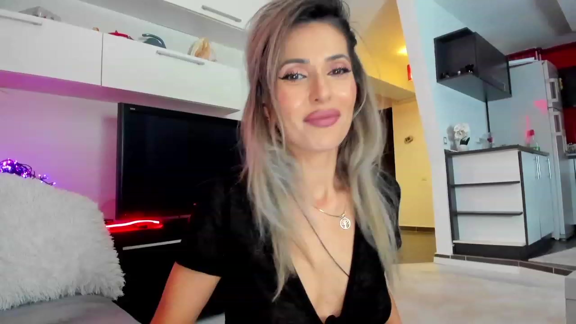 Gallery image thumbnail from SmileyTinaa's myfreecams stream on, 02/12/2024, 21:48 image 20 of 20