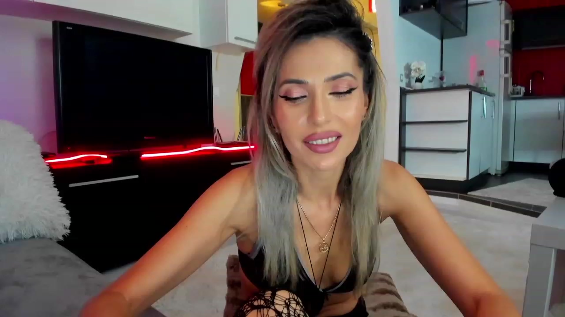 Gallery image thumbnail from SmileyTinaa's myfreecams stream on, 02/12/2024, 21:48 image 2 of 20