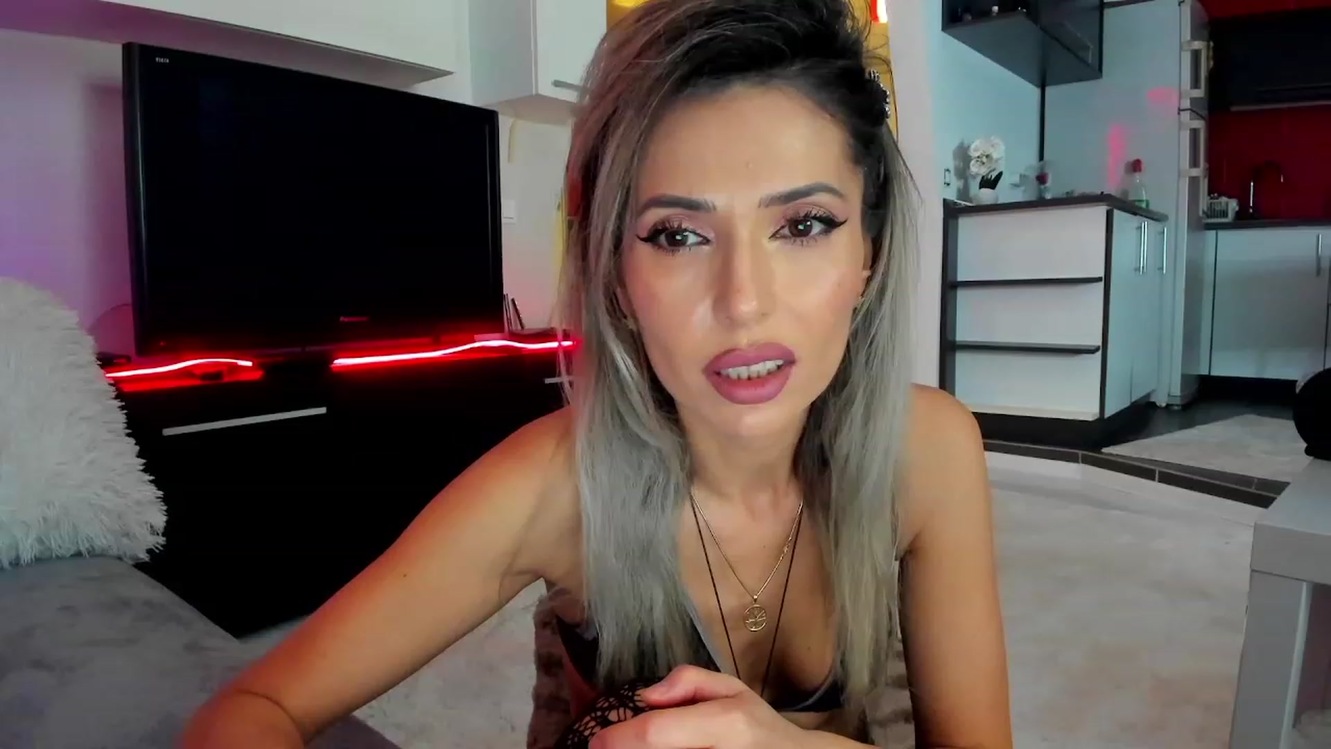 Gallery image thumbnail from SmileyTinaa's myfreecams stream on, 02/12/2024, 21:48 image 3 of 20