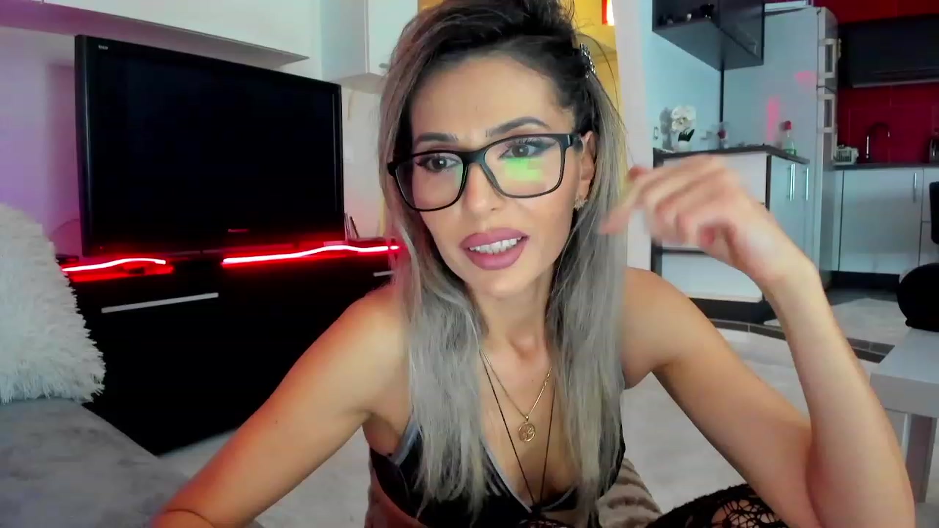 Gallery image thumbnail from SmileyTinaa's myfreecams stream on, 02/12/2024, 21:48 image 7 of 20