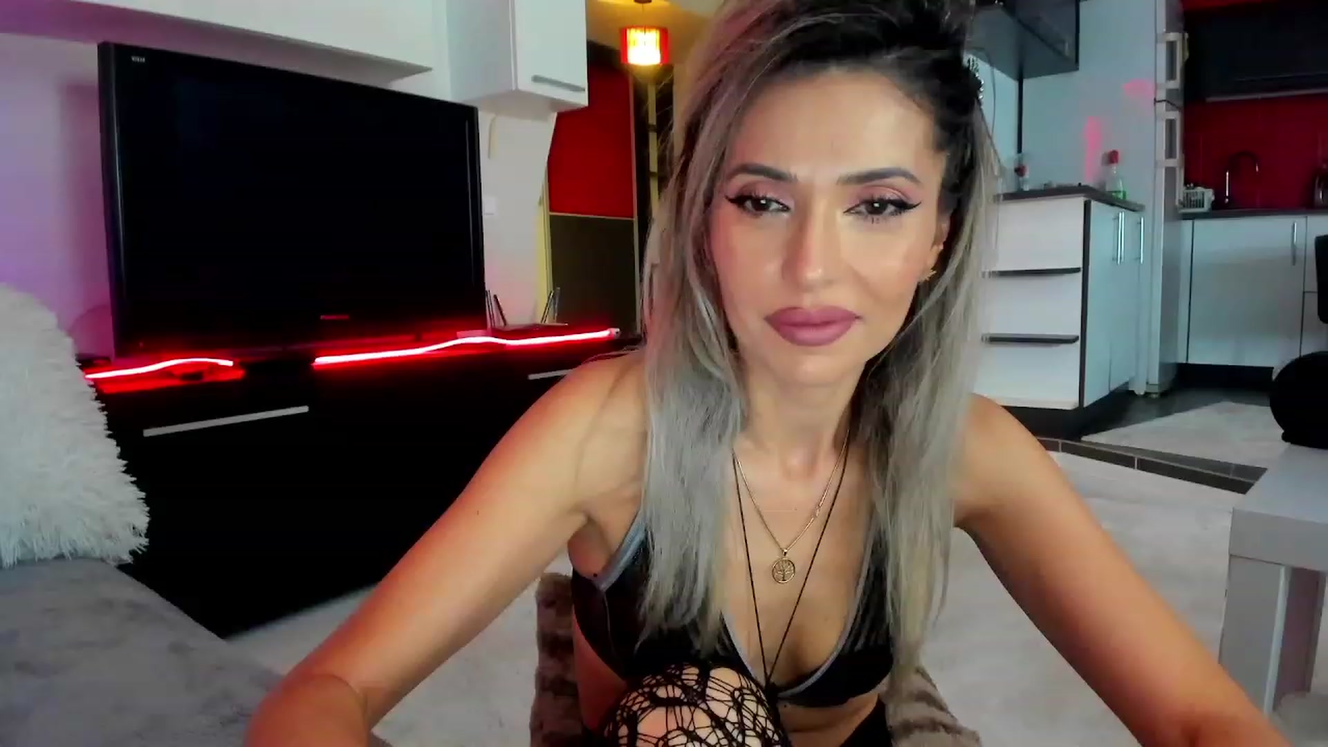 Gallery image thumbnail from SmileyTinaa's myfreecams stream on, 02/12/2024, 21:48 image 4 of 20