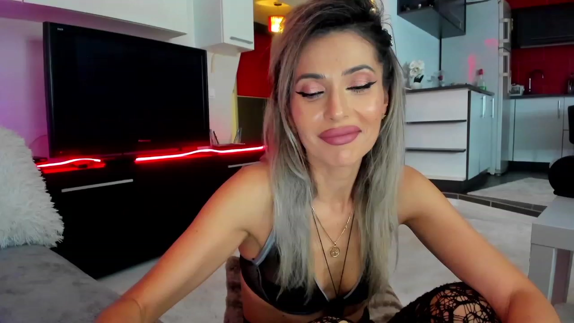 Gallery image thumbnail from SmileyTinaa's myfreecams stream on, 02/12/2024, 21:48 image 6 of 20