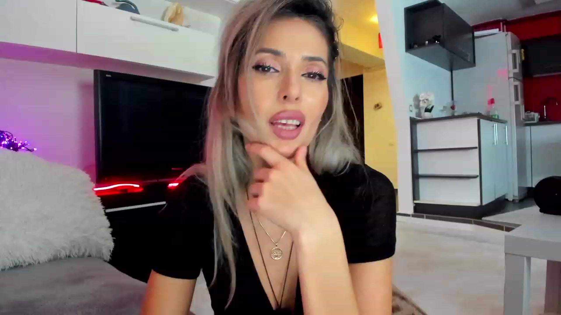 Gallery image thumbnail from SmileyTinaa's myfreecams stream on, 02/12/2024, 23:41 image 2 of 20