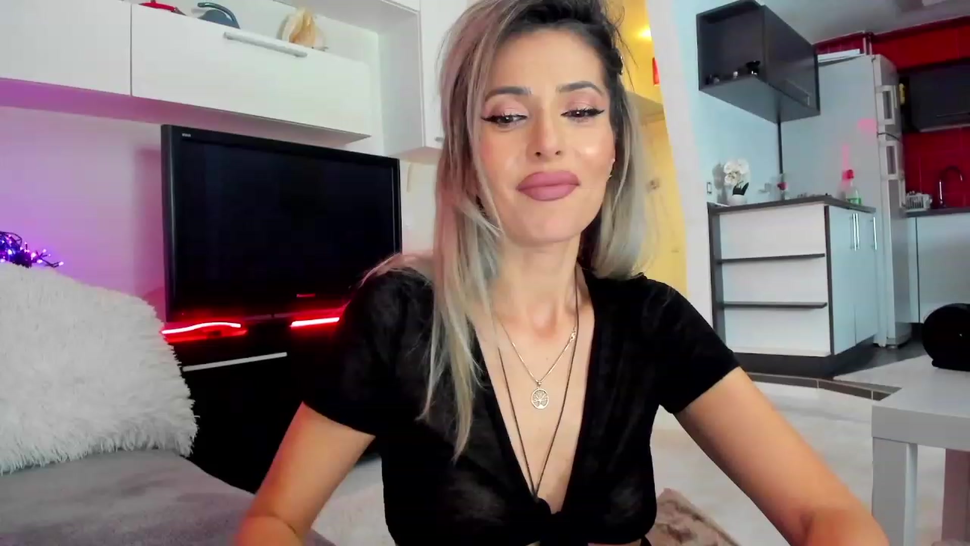 Gallery image thumbnail from SmileyTinaa's myfreecams stream on, 02/12/2024, 23:41 image 1 of 20