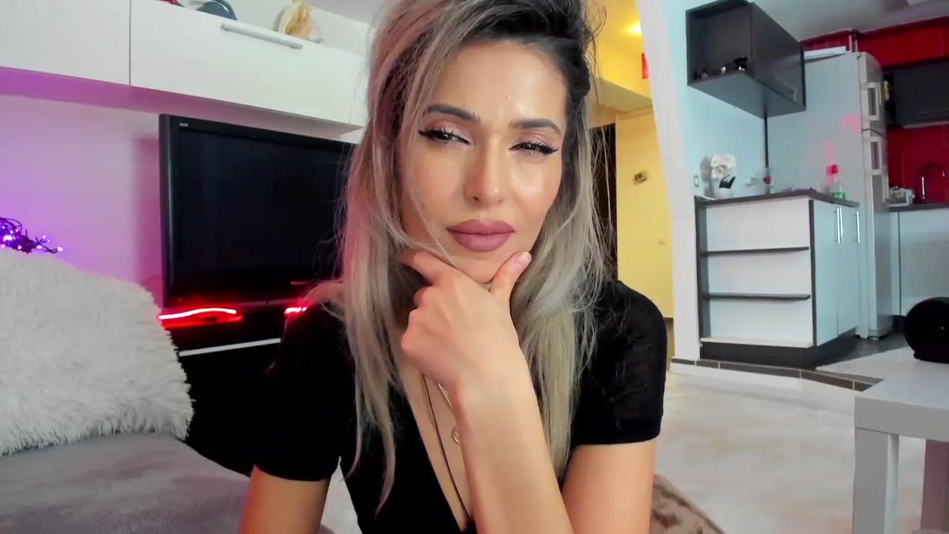 Gallery image thumbnail from SmileyTinaa's myfreecams stream on, 02/12/2024, 23:41 image 3 of 20