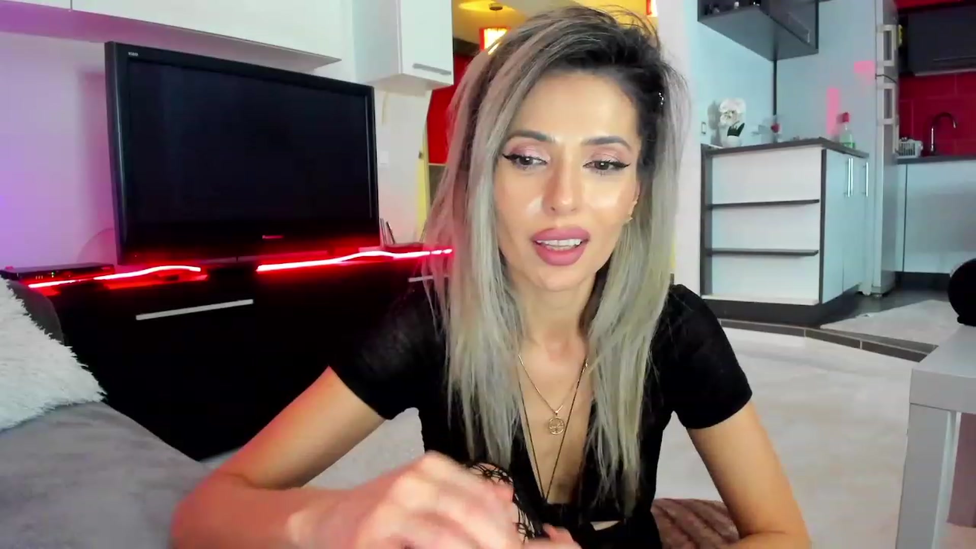 Gallery image thumbnail from SmileyTinaa's myfreecams stream on, 02/13/2024, 02:41 image 18 of 20