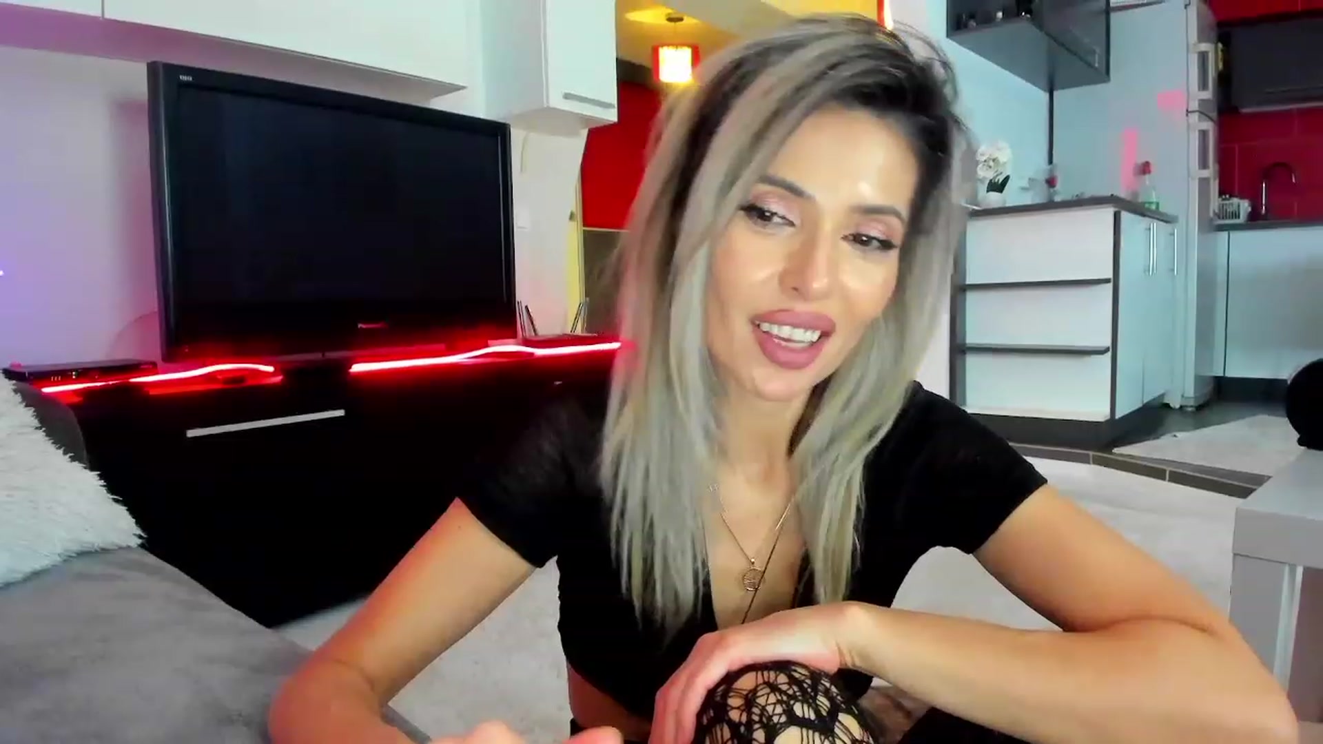 Gallery image thumbnail from SmileyTinaa's myfreecams stream on, 02/13/2024, 02:41 image 15 of 20