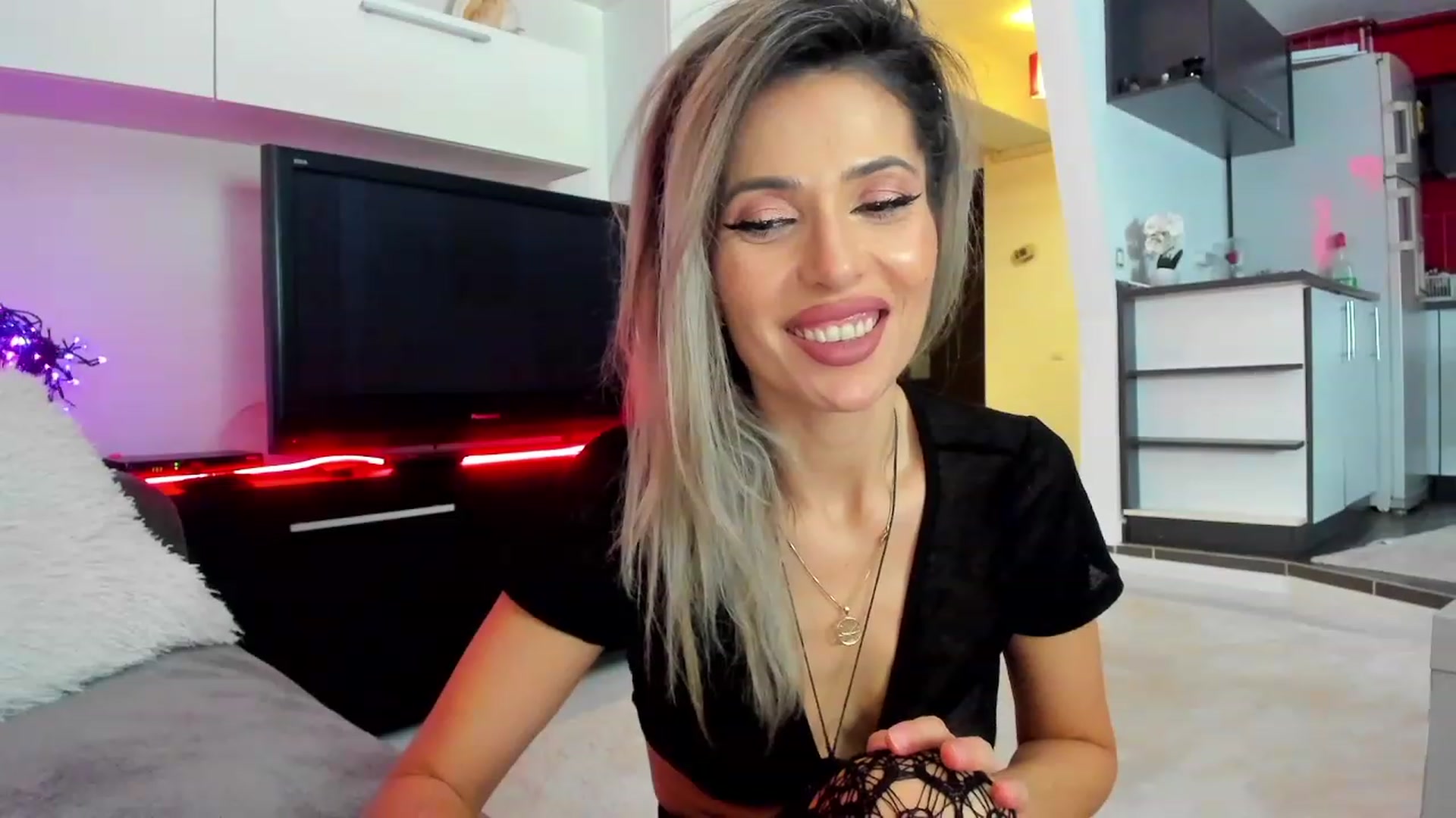 Gallery image thumbnail from SmileyTinaa's myfreecams stream on, 02/13/2024, 02:41 image 11 of 20