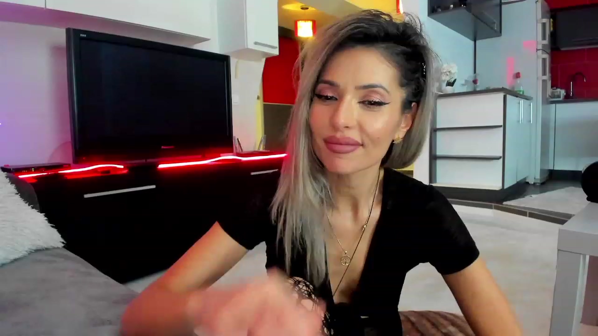 Gallery image thumbnail from SmileyTinaa's myfreecams stream on, 02/13/2024, 02:41 image 14 of 20