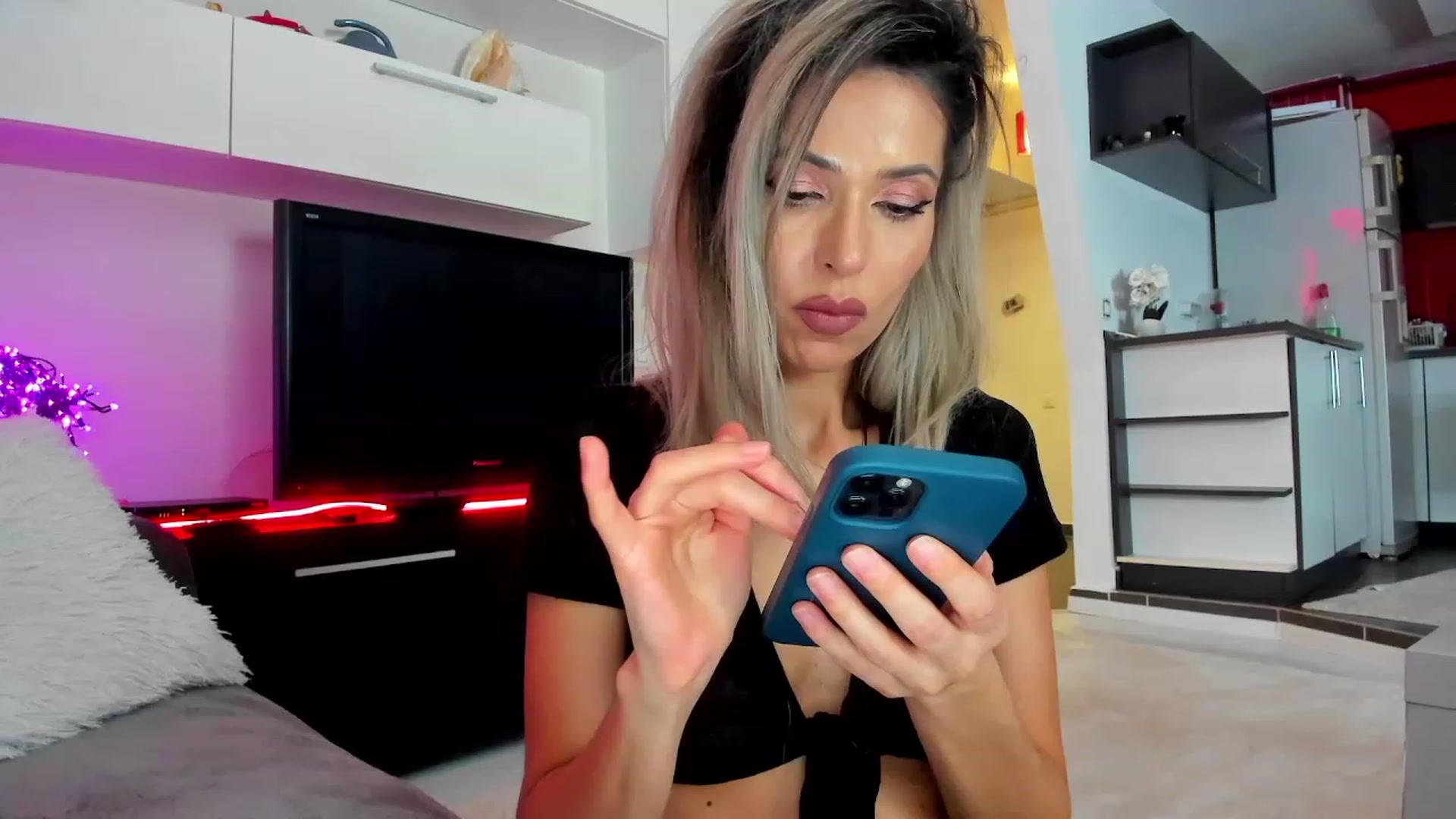 Gallery image thumbnail from SmileyTinaa's myfreecams stream on, 02/13/2024, 02:41 image 1 of 20