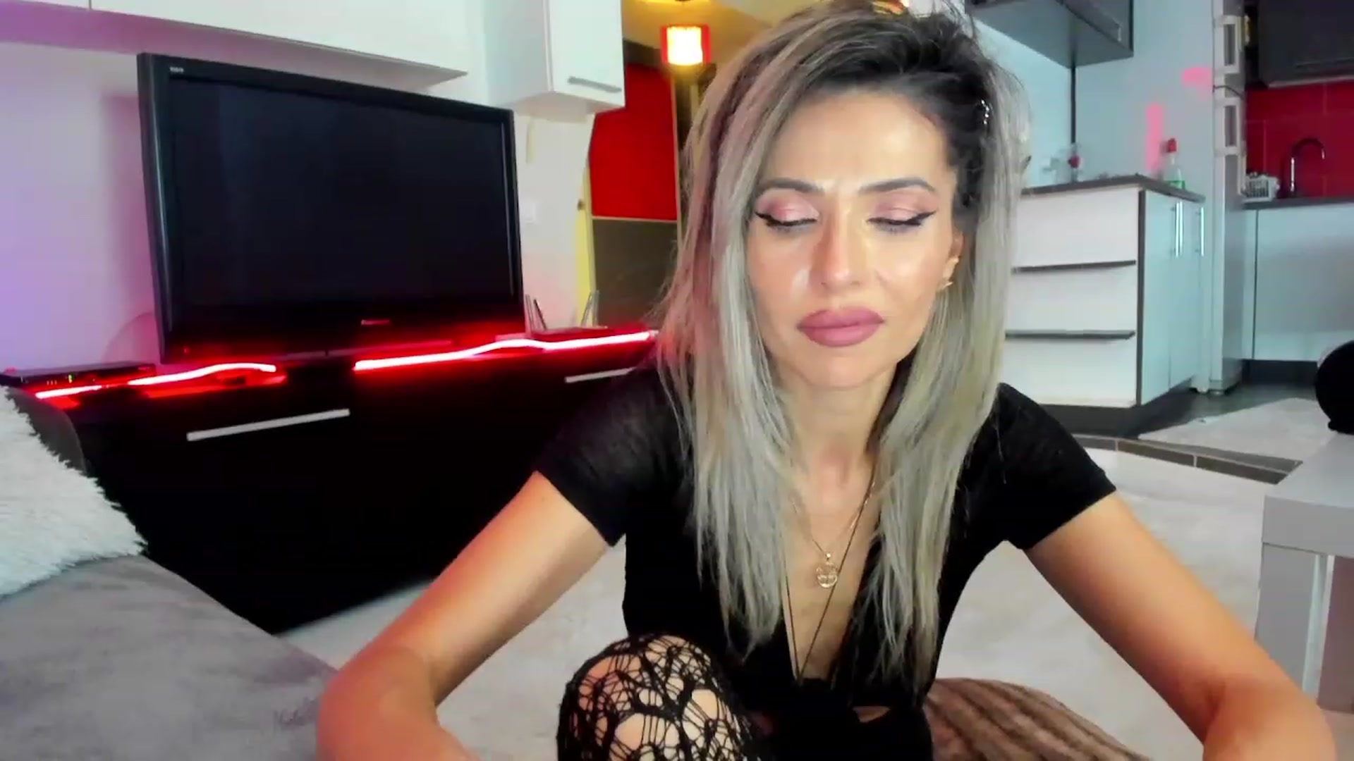 Gallery image thumbnail from SmileyTinaa's myfreecams stream on, 02/13/2024, 02:41 image 19 of 20