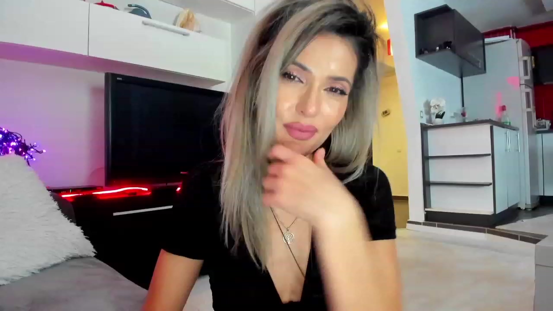 Gallery image thumbnail from SmileyTinaa's myfreecams stream on, 02/13/2024, 02:41 image 5 of 20