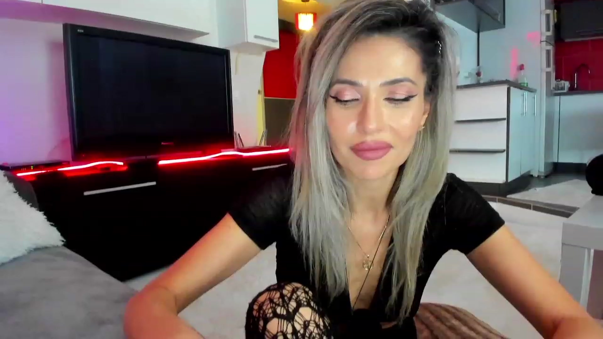 Gallery image thumbnail from SmileyTinaa's myfreecams stream on, 02/13/2024, 02:41 image 16 of 20