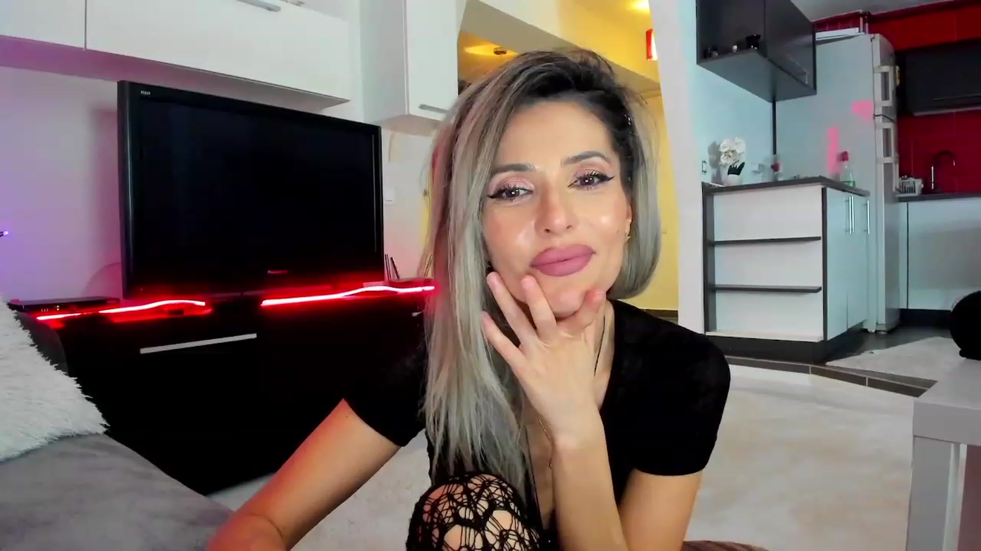 Gallery image thumbnail from SmileyTinaa's myfreecams stream on, 02/13/2024, 02:41 image 13 of 20