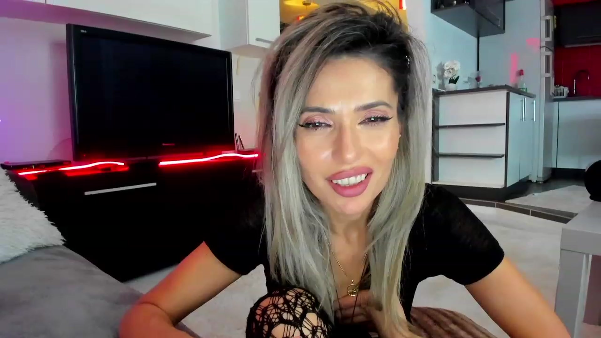 Gallery image thumbnail from SmileyTinaa's myfreecams stream on, 02/13/2024, 02:41 image 17 of 20