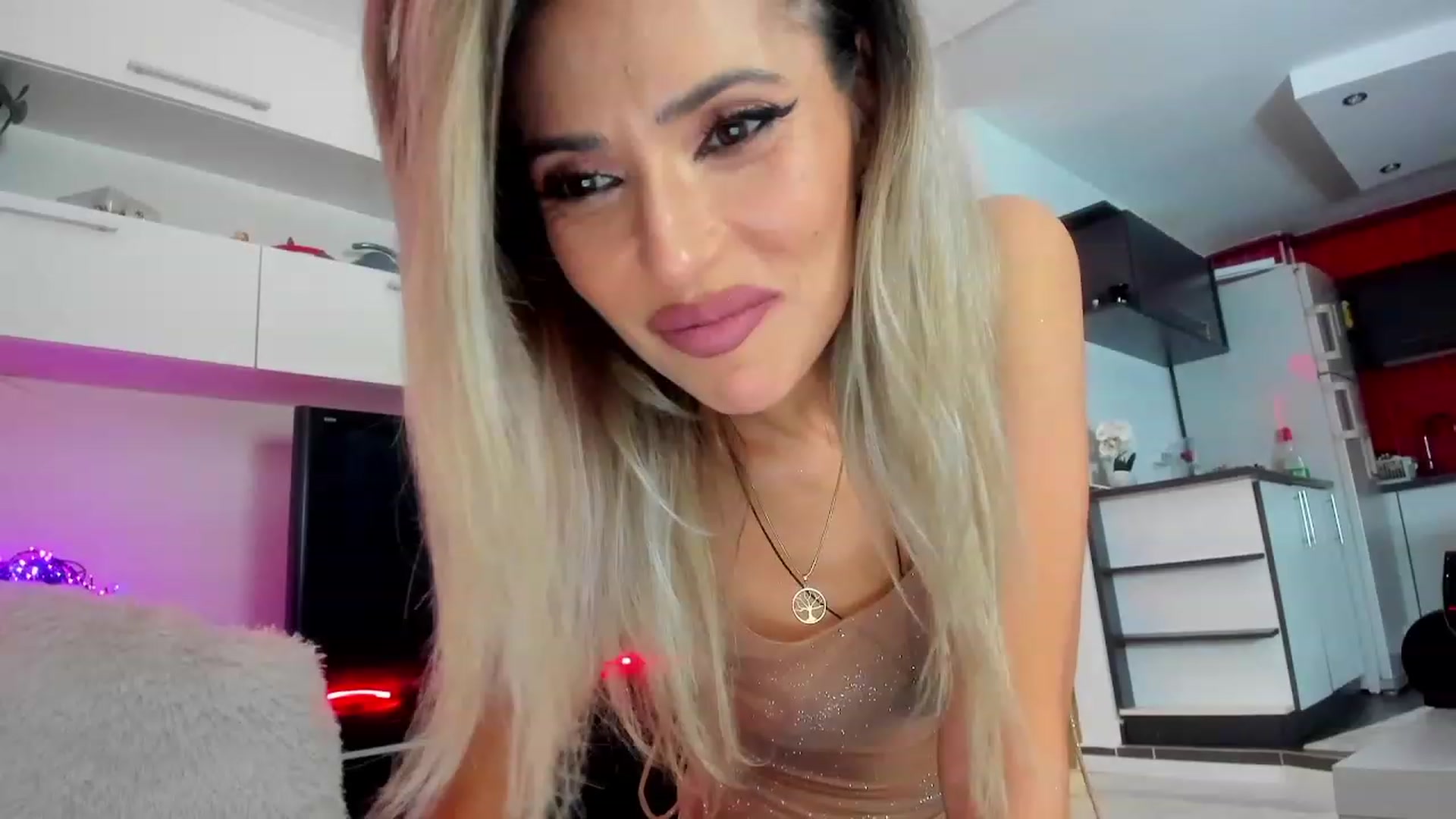 Gallery image thumbnail from SmileyTinaa's myfreecams stream on, 02/14/2024, 24:40 image 2 of 20