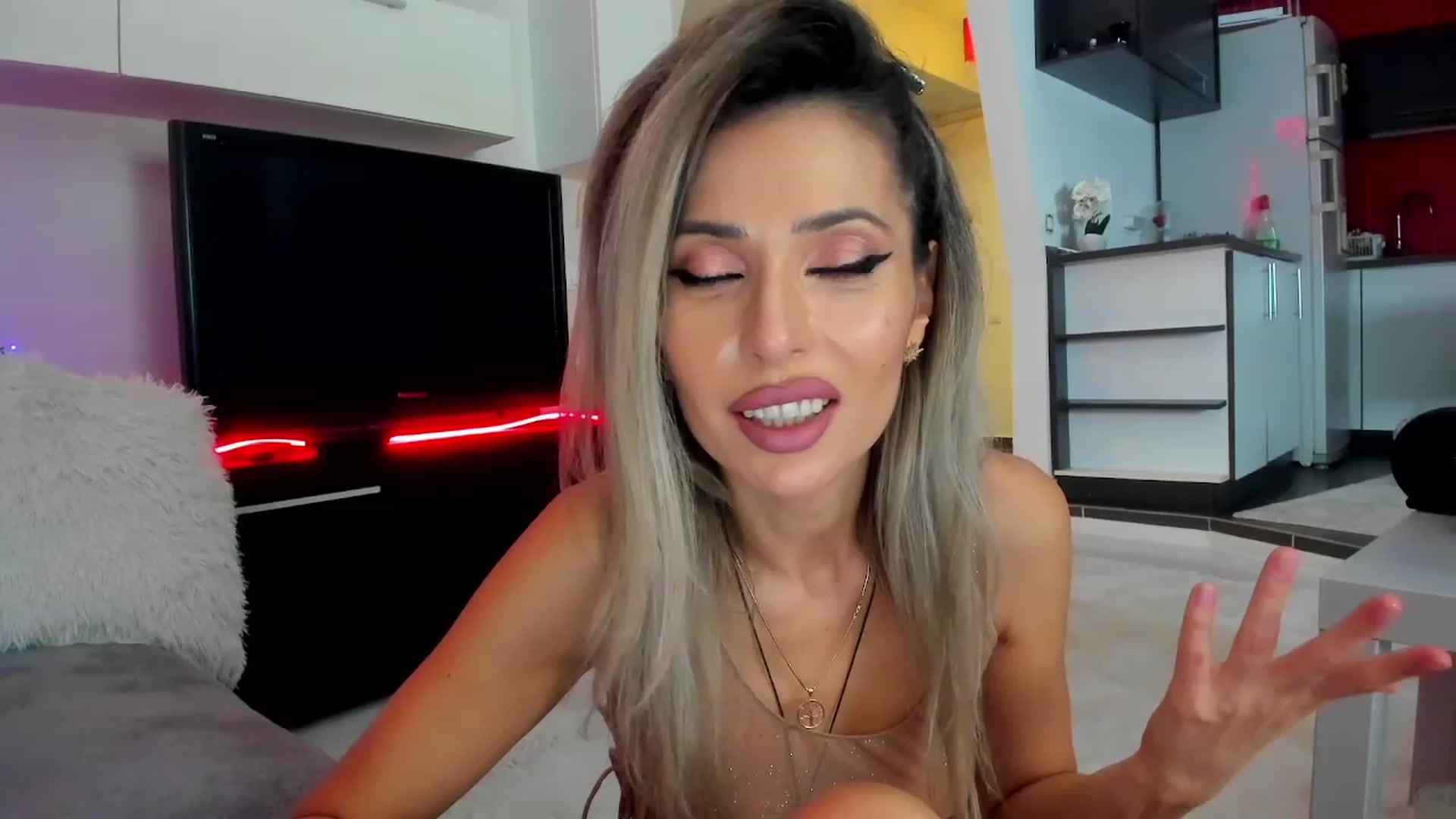 Gallery image thumbnail from SmileyTinaa's myfreecams stream on, 02/14/2024, 24:40 image 1 of 20
