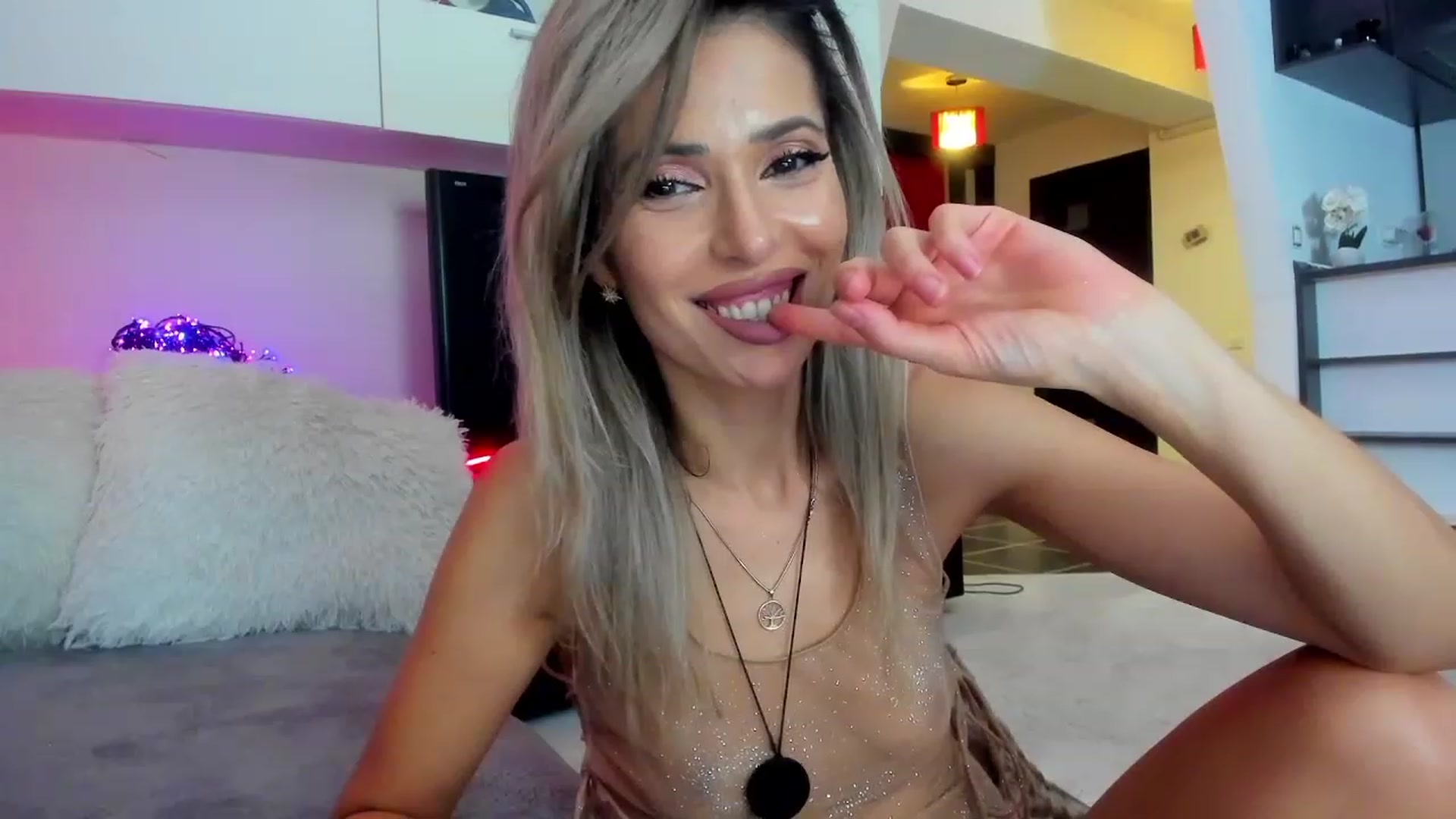 Gallery image thumbnail from SmileyTinaa's myfreecams stream on, 02/14/2024, 02:13 image 15 of 20