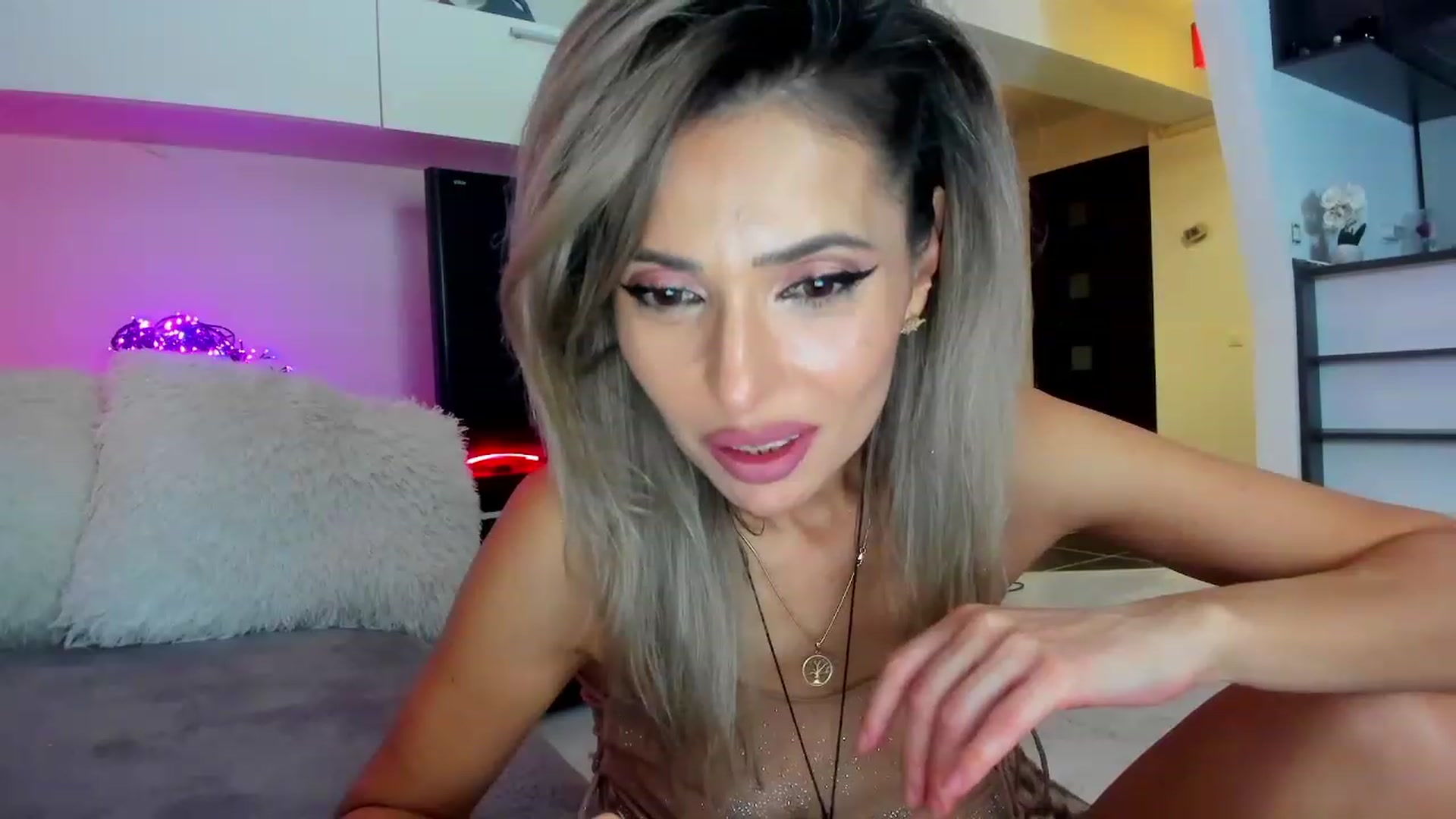 Gallery image thumbnail from SmileyTinaa's myfreecams stream on, 02/14/2024, 02:13 image 14 of 20