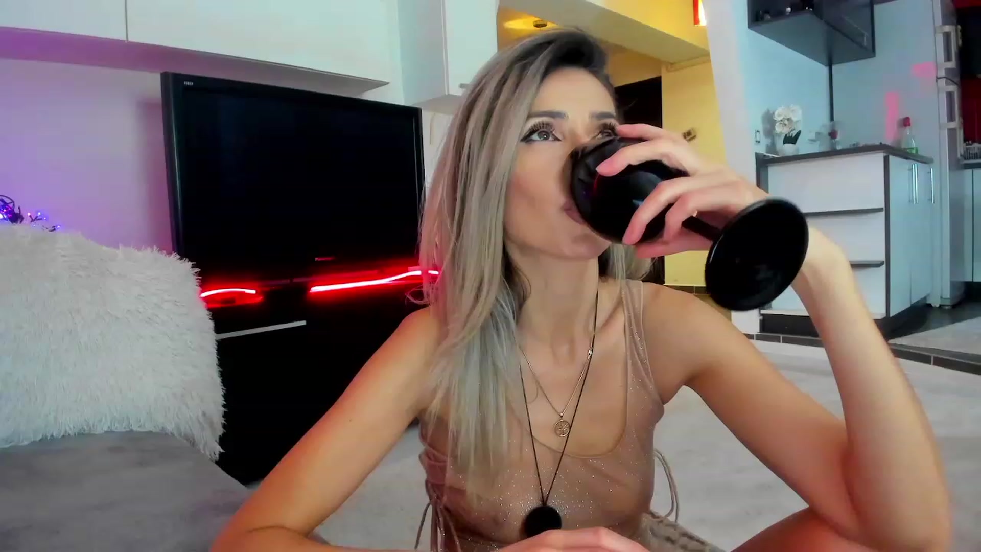 Gallery image thumbnail from SmileyTinaa's myfreecams stream on, 02/14/2024, 02:13 image 6 of 20