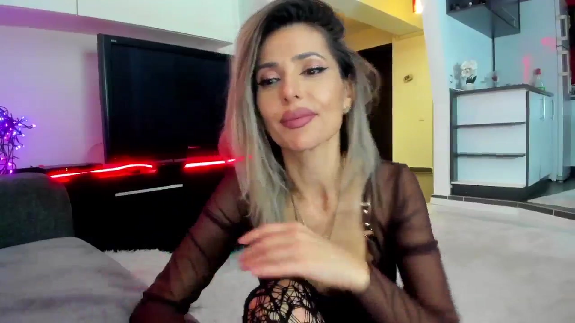 Gallery image thumbnail from SmileyTinaa's myfreecams stream on, 02/15/2024, 03:23 image 17 of 20
