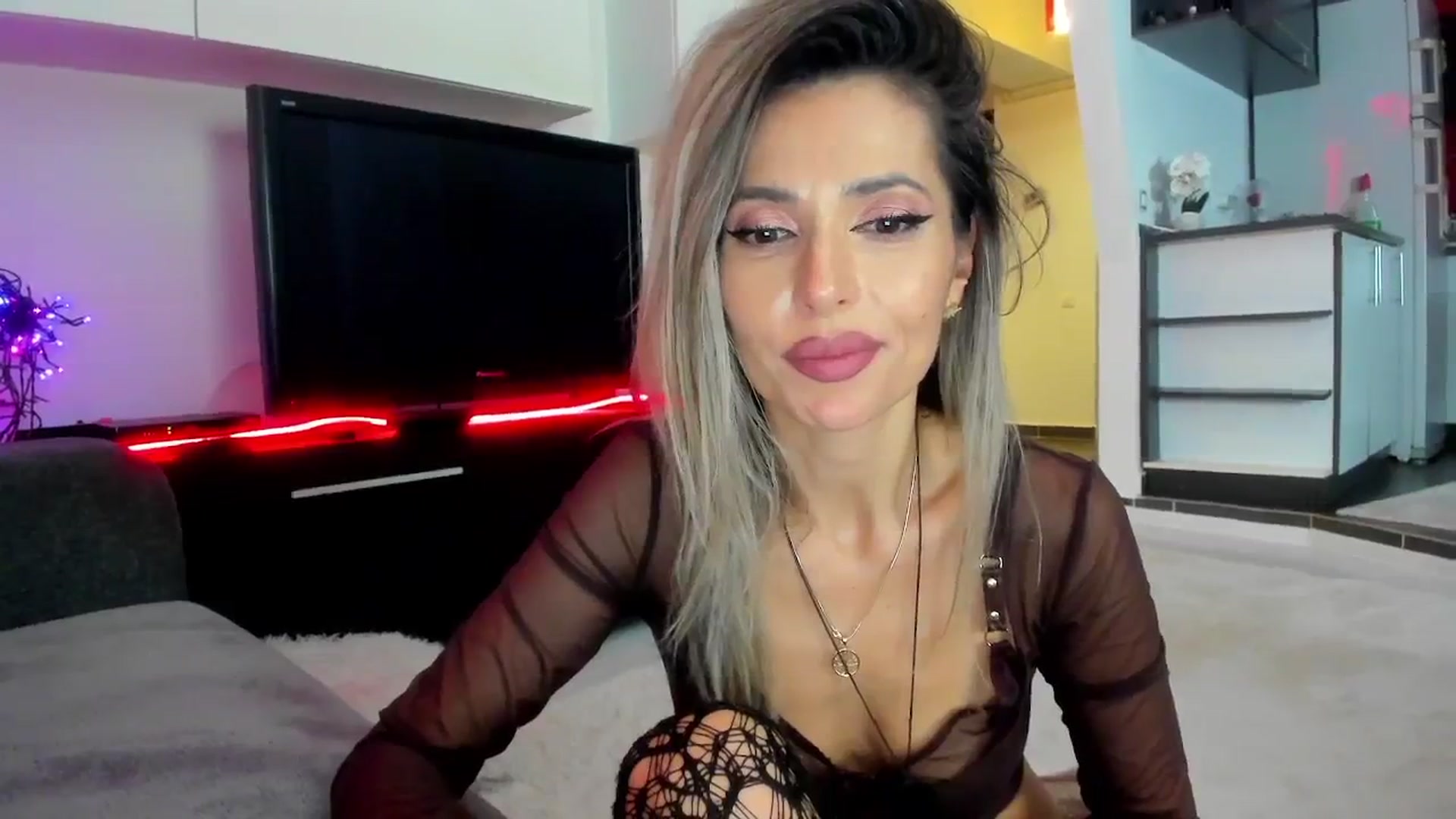 Gallery image thumbnail from SmileyTinaa's myfreecams stream on, 02/15/2024, 03:23 image 18 of 20