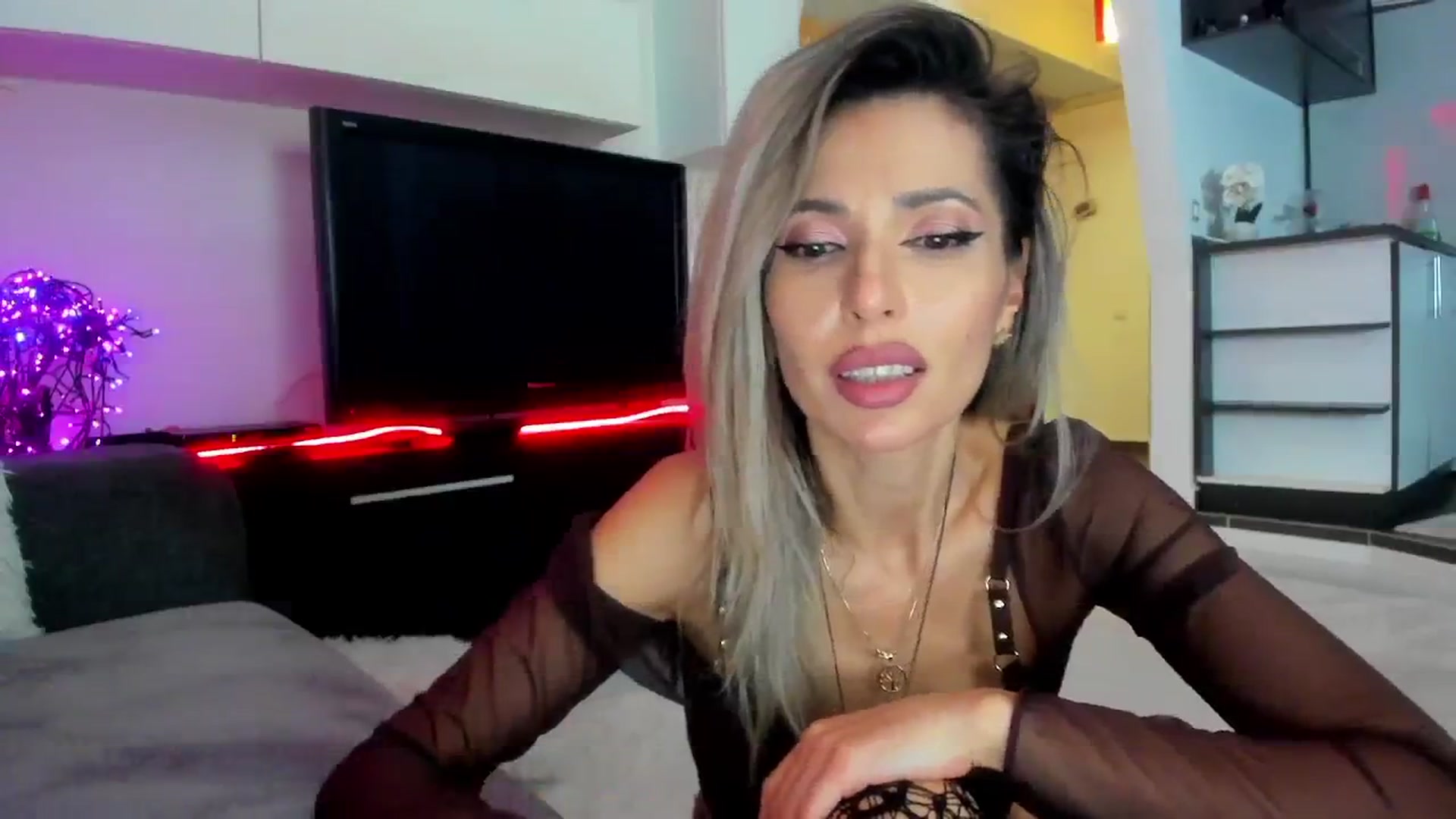 Gallery image thumbnail from SmileyTinaa's myfreecams stream on, 02/15/2024, 03:23 image 3 of 20