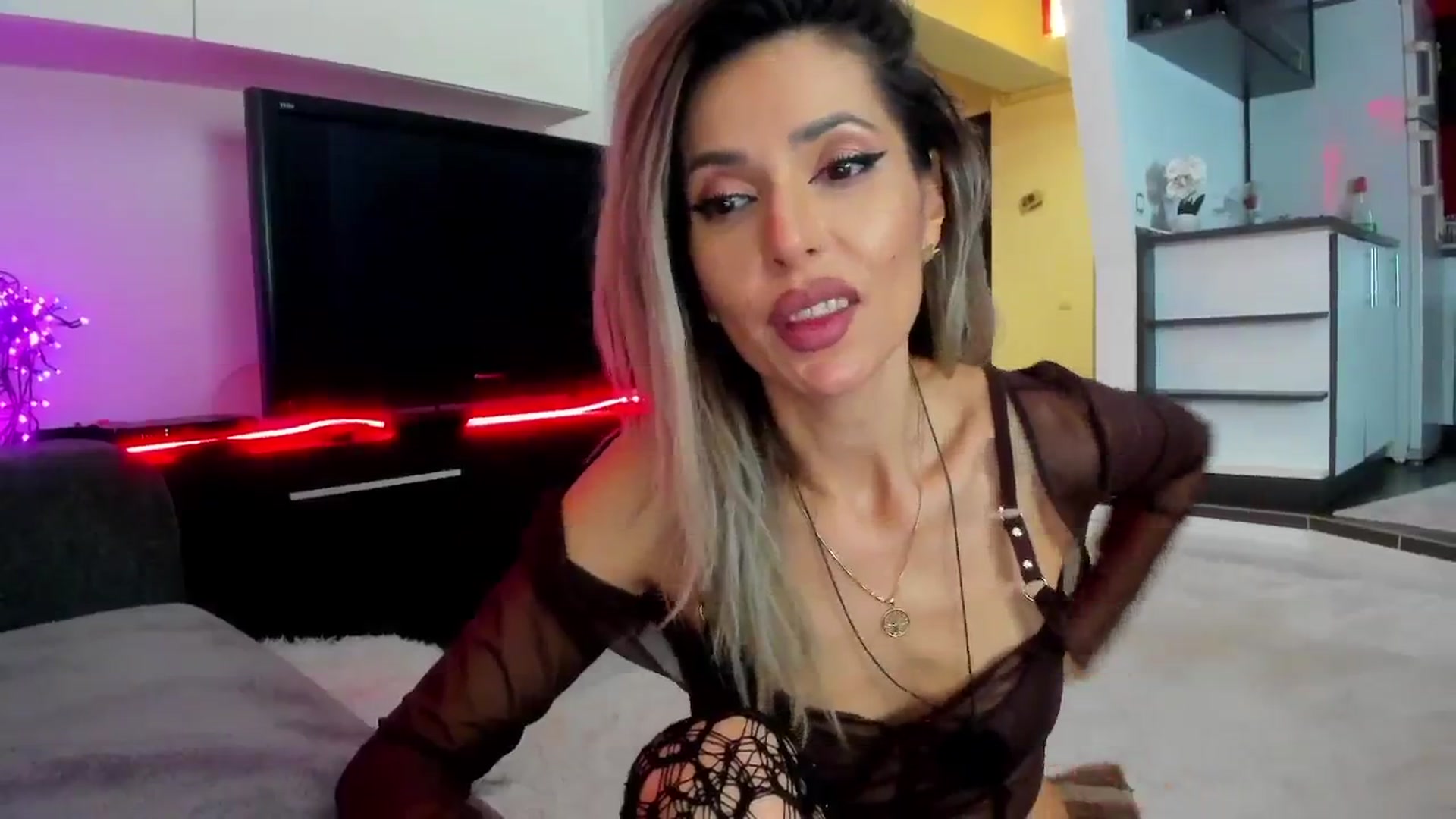 Gallery image thumbnail from SmileyTinaa's myfreecams stream on, 02/15/2024, 03:23 image 7 of 20