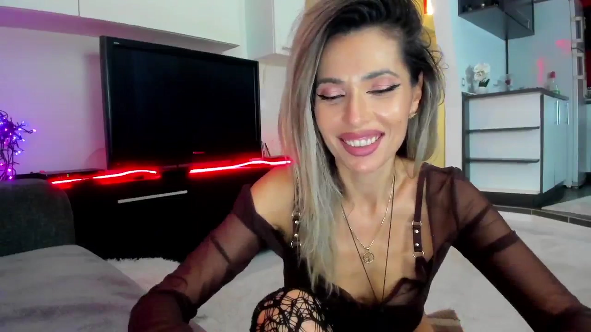 Gallery image thumbnail from SmileyTinaa's myfreecams stream on, 02/15/2024, 03:23 image 11 of 20