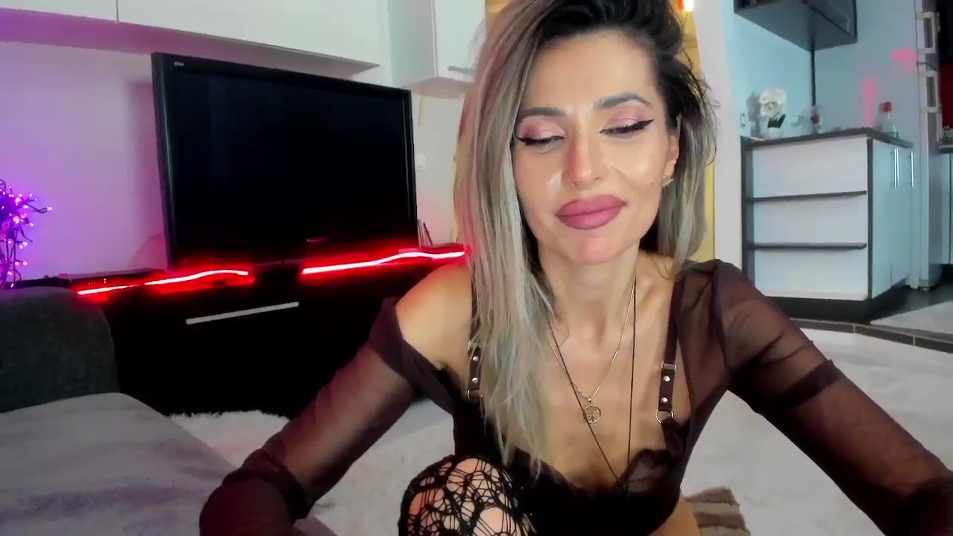 Gallery image thumbnail from SmileyTinaa's myfreecams stream on, 02/15/2024, 03:23 image 9 of 20