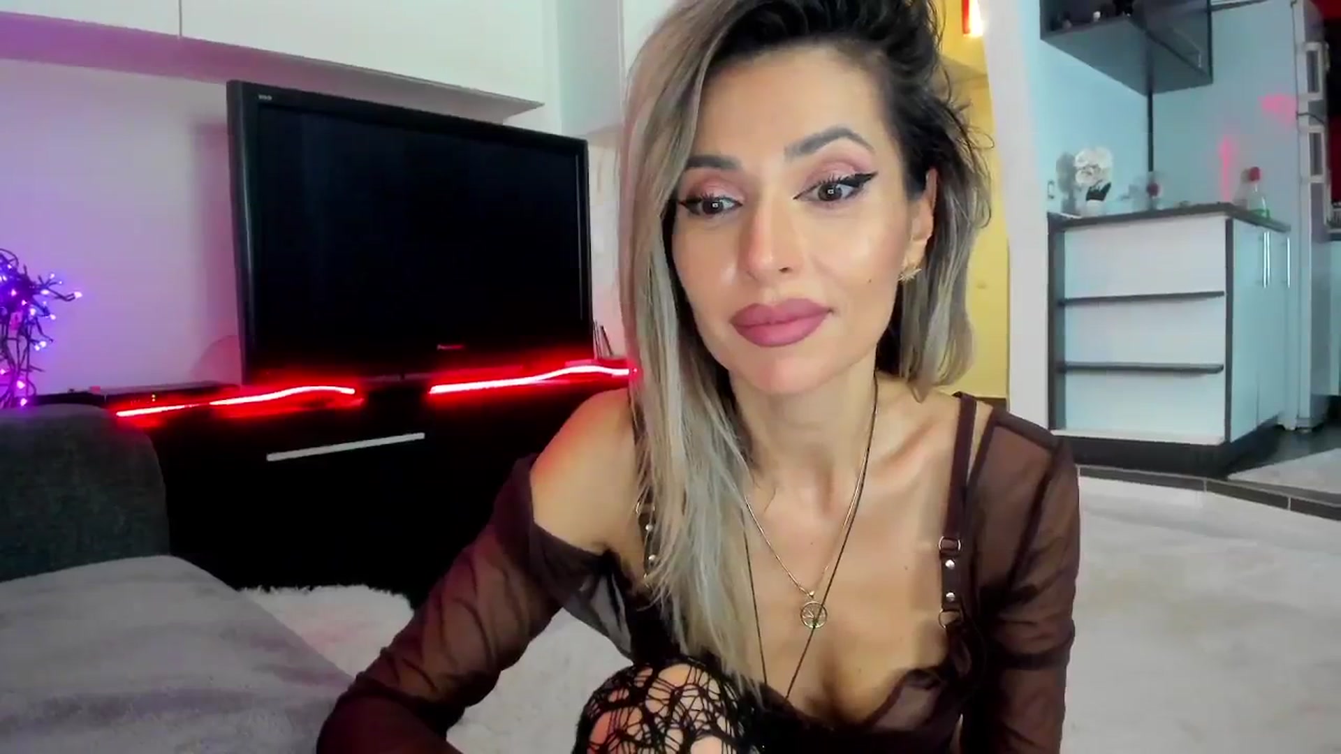 Gallery image thumbnail from SmileyTinaa's myfreecams stream on, 02/15/2024, 03:23 image 5 of 20