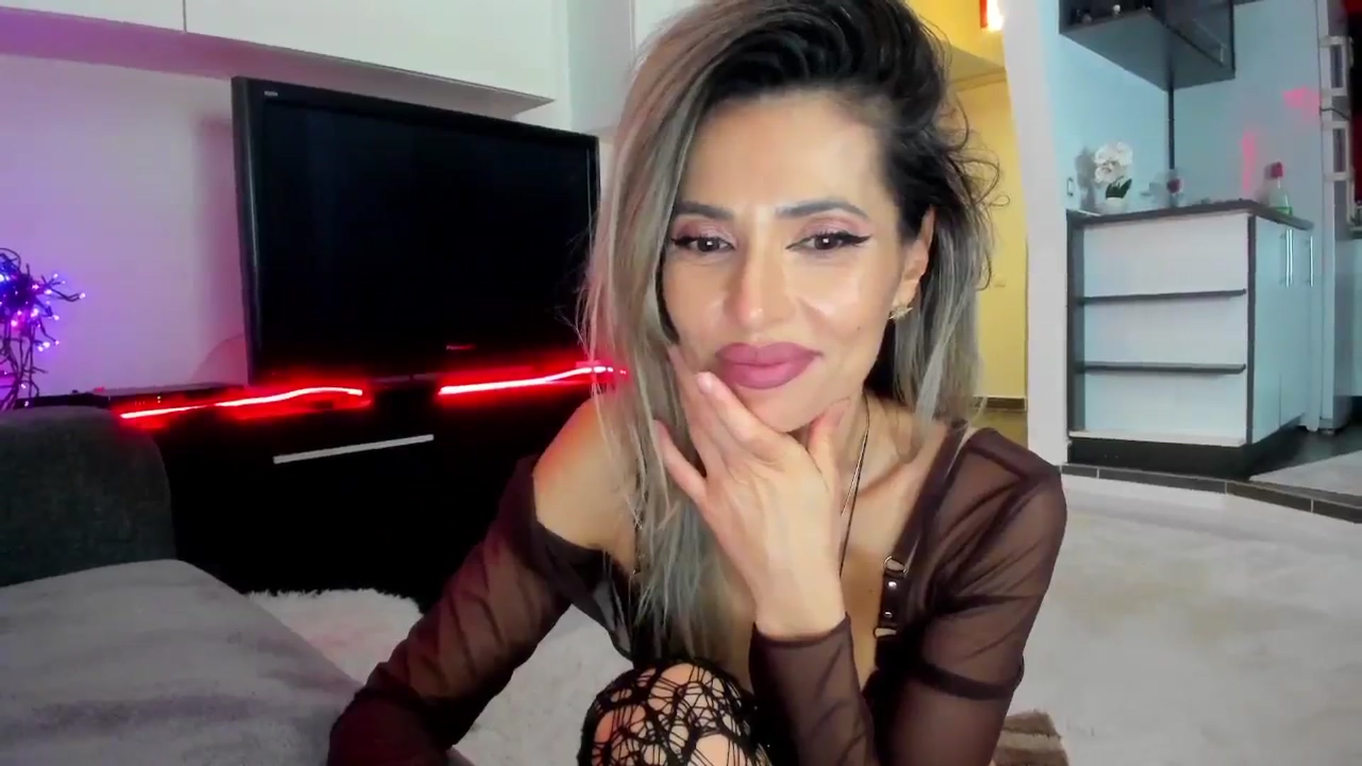 Gallery image thumbnail from SmileyTinaa's myfreecams stream on, 02/15/2024, 03:23 image 12 of 20