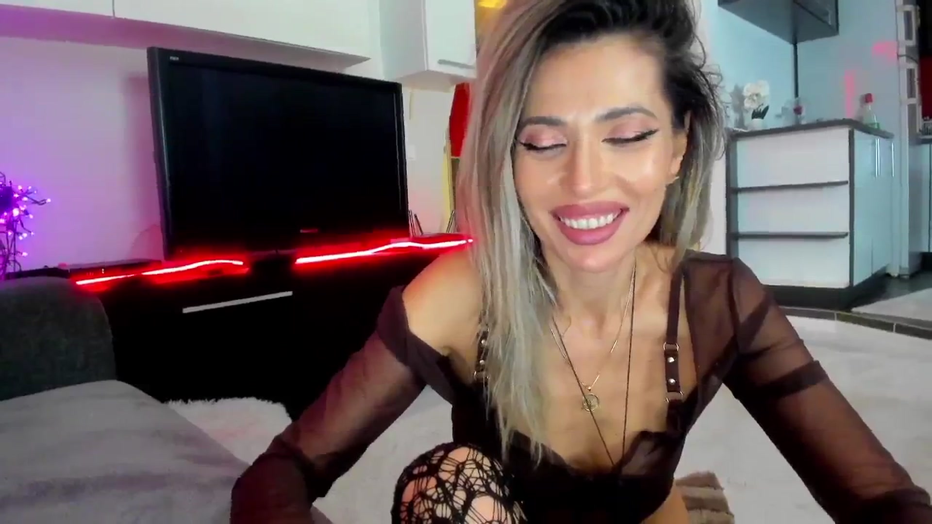 Gallery image thumbnail from SmileyTinaa's myfreecams stream on, 02/15/2024, 03:23 image 10 of 20