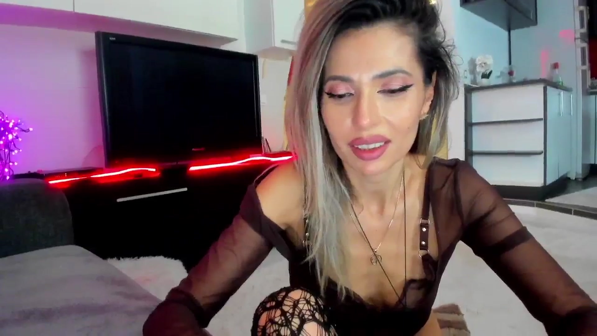 Gallery image thumbnail from SmileyTinaa's myfreecams stream on, 02/15/2024, 03:23 image 8 of 20