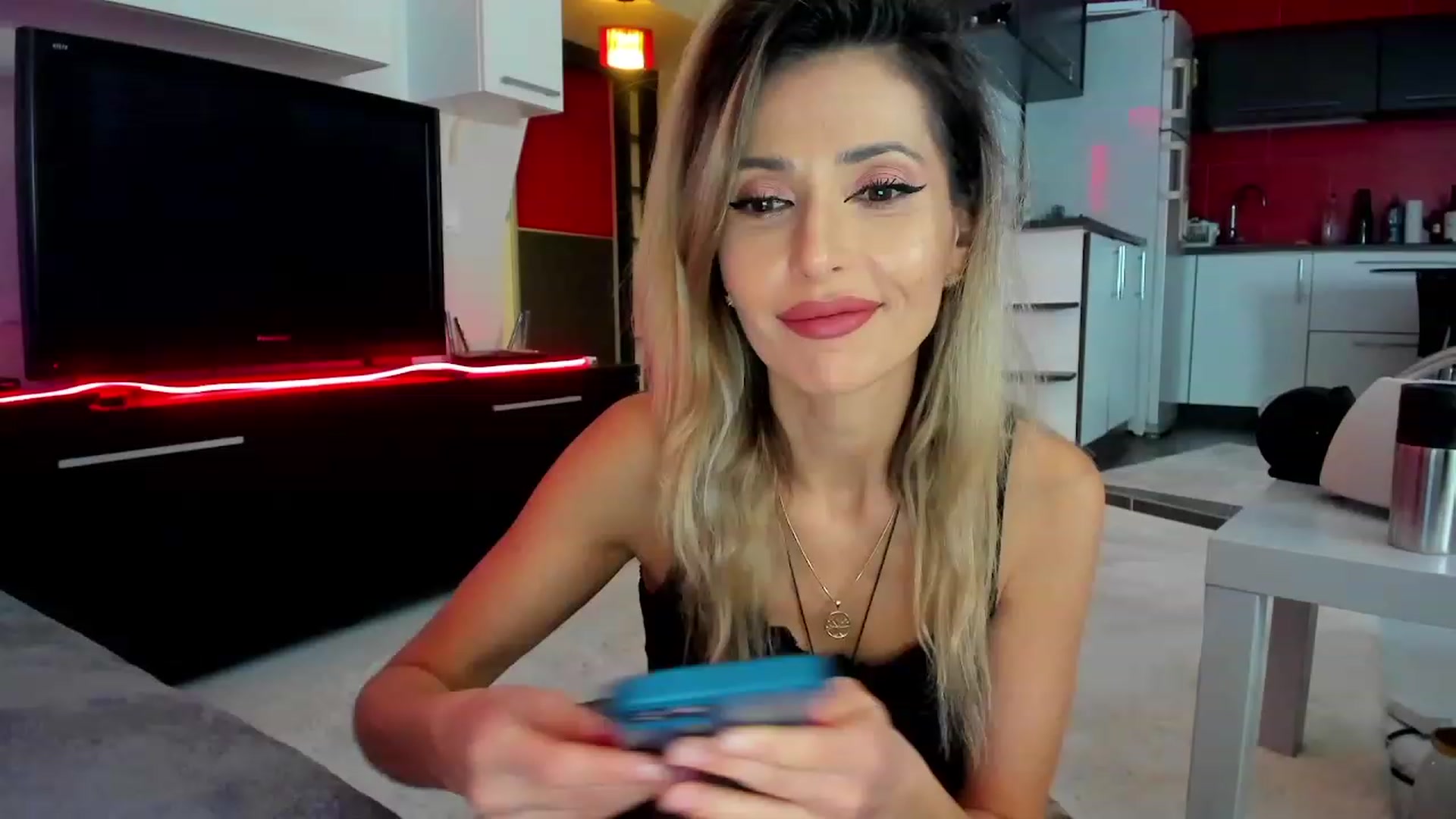 Gallery image thumbnail from SmileyTinaa's myfreecams stream on, 02/27/2024, 22:20 image 13 of 20