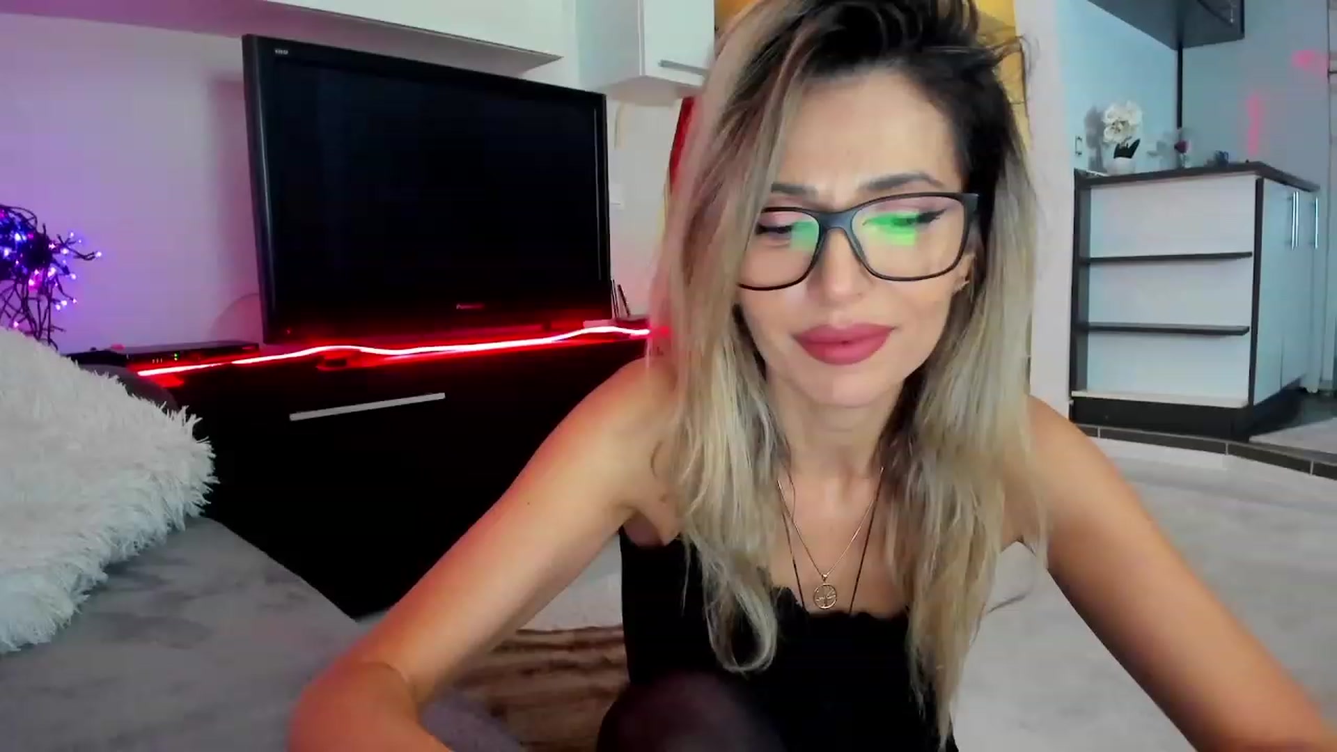 Gallery image thumbnail from SmileyTinaa's myfreecams stream on, 02/28/2024, 01:42 image 7 of 20