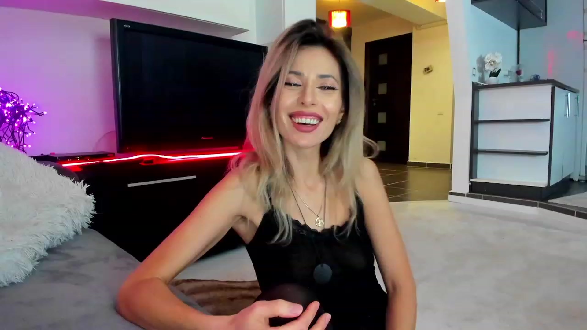 Gallery image thumbnail from SmileyTinaa's myfreecams stream on, 02/28/2024, 01:42 image 13 of 20