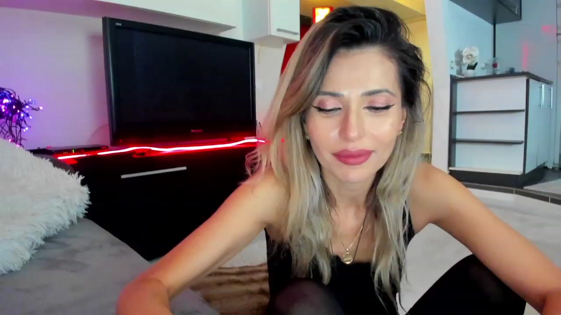 Gallery image thumbnail from SmileyTinaa's myfreecams stream on, 02/28/2024, 01:42 image 11 of 20