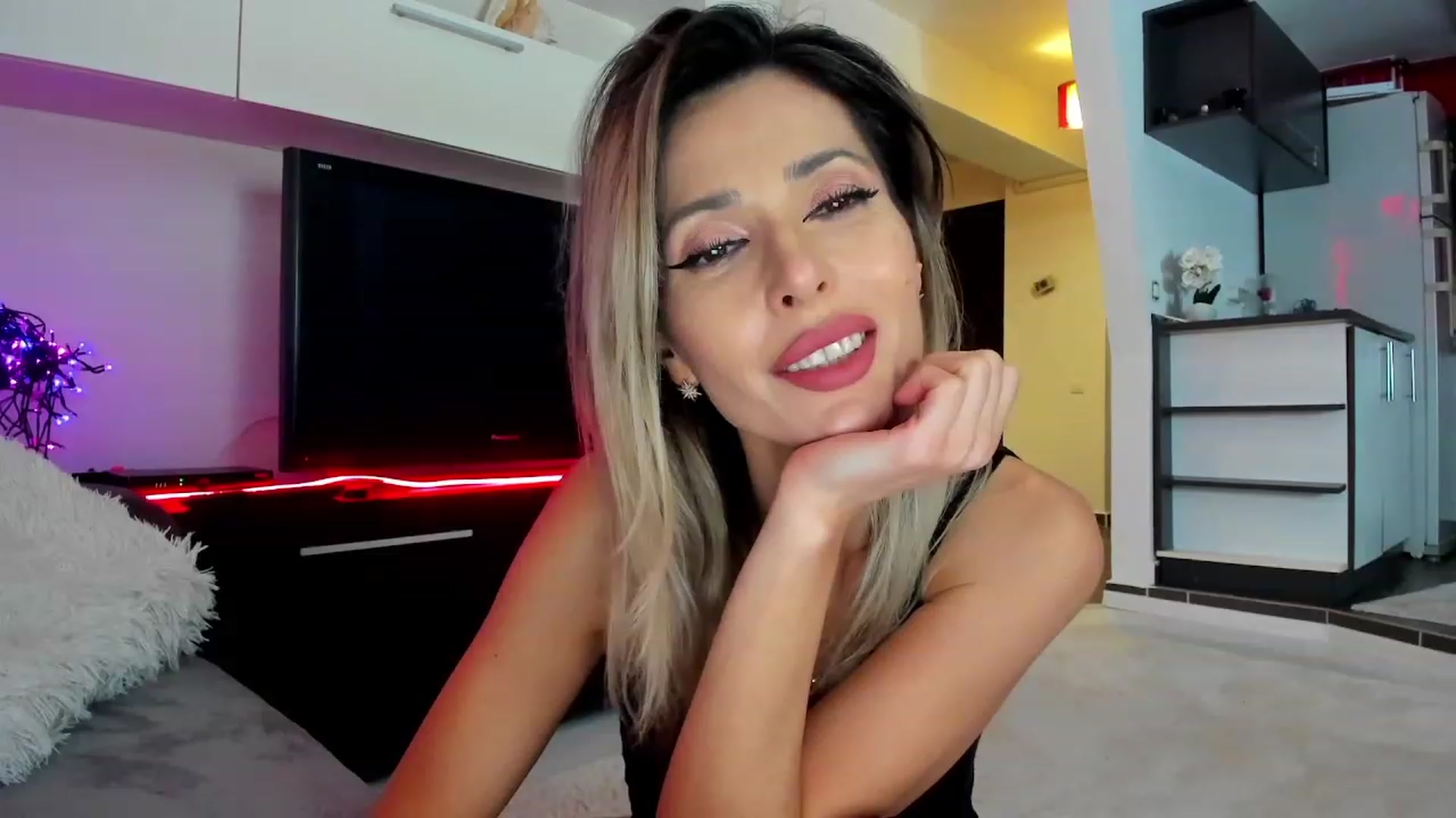 Gallery image thumbnail from SmileyTinaa's myfreecams stream on, 02/28/2024, 01:42 image 16 of 20