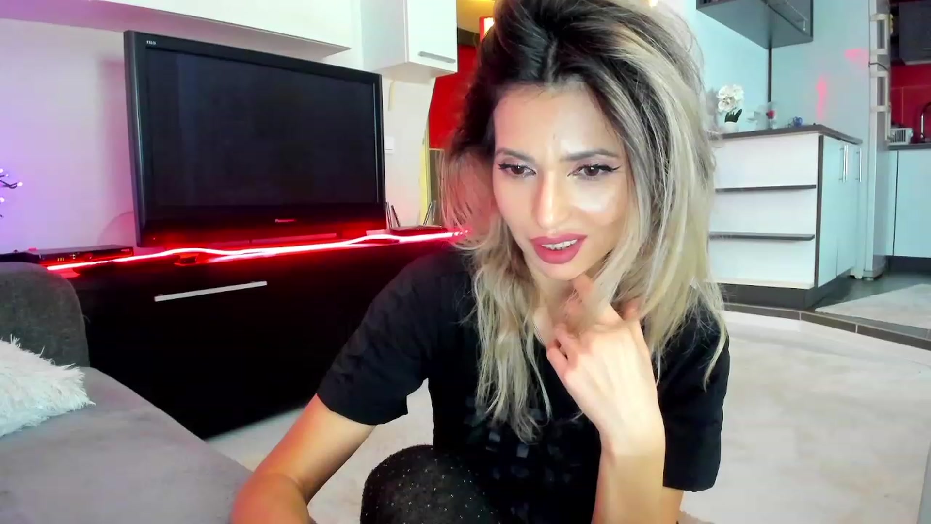 Gallery image thumbnail from SmileyTinaa's myfreecams stream on, 02/28/2024, 05:32 image 8 of 20