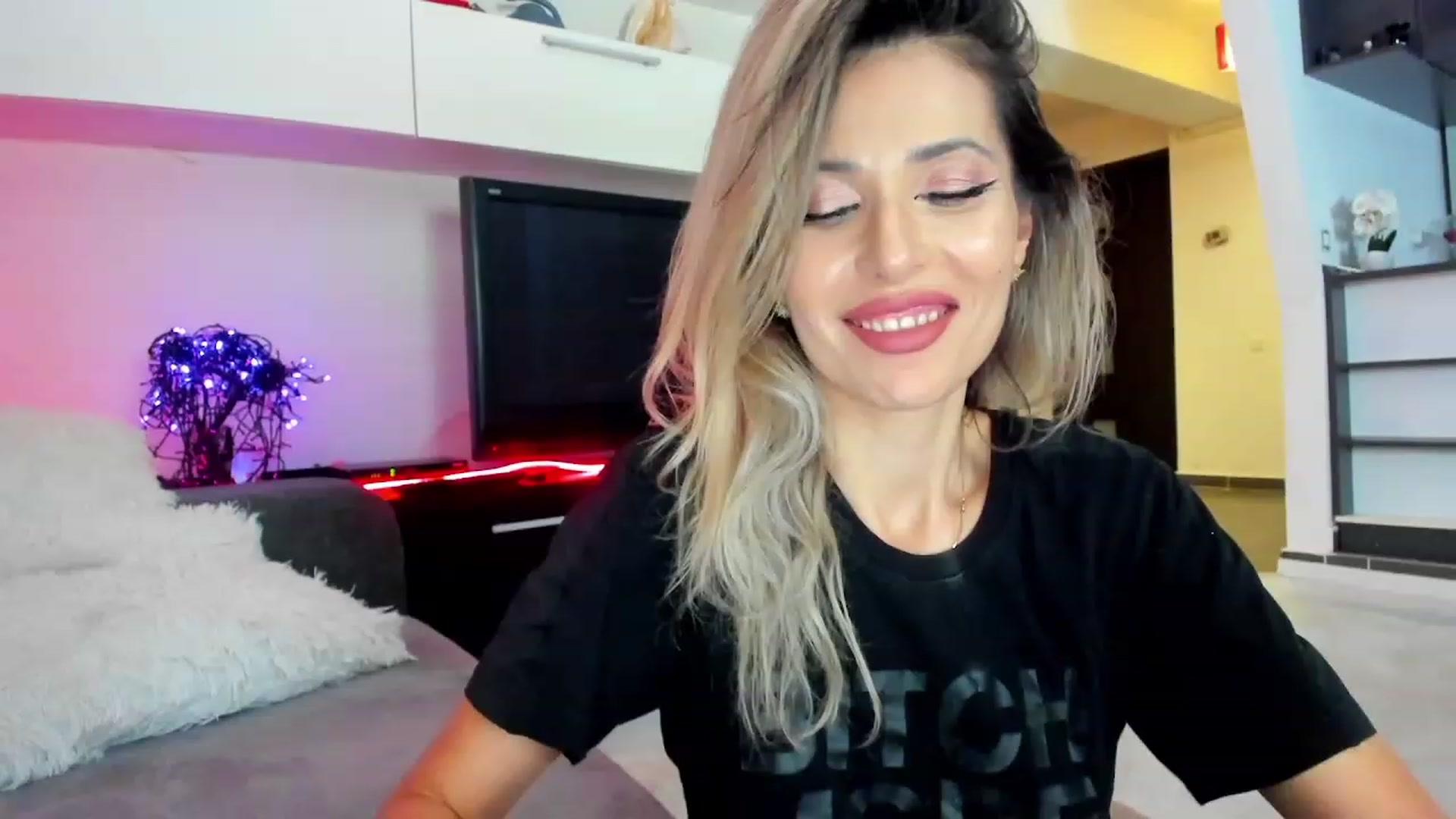Gallery image thumbnail from SmileyTinaa's myfreecams stream on, 02/28/2024, 05:32 image 20 of 20
