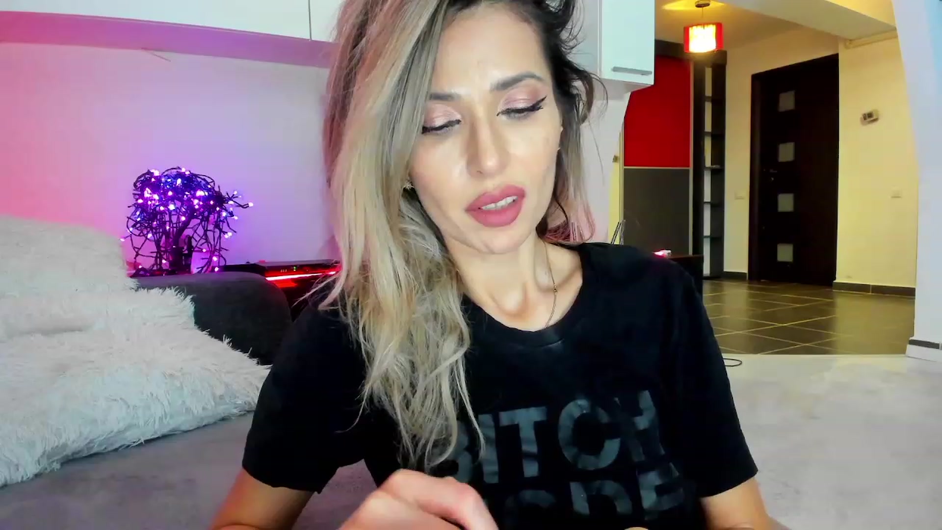 Gallery image thumbnail from SmileyTinaa's myfreecams stream on, 02/28/2024, 05:32 image 14 of 20